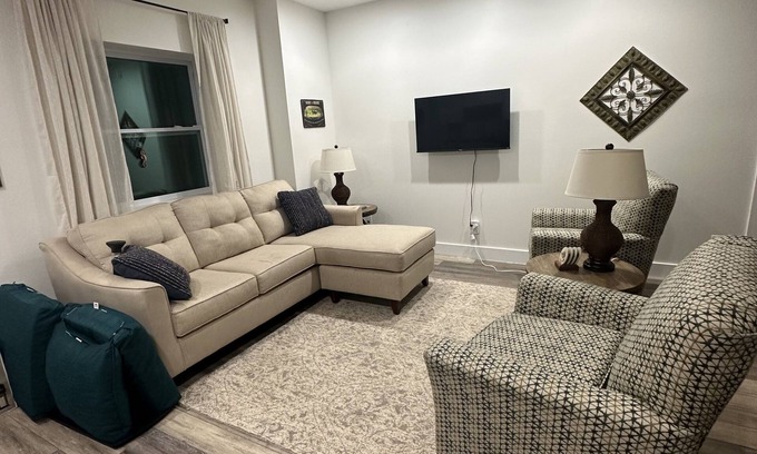 Satsuma House | Waterfront! New build, two bedroom! Starlink WiFi