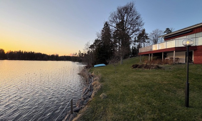 Hedetorpet Cabin | Waterfront Guesthouse with Private Dock & Rowboat