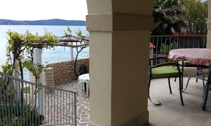 Bibinje Apartment | Waterfront Sea is your backyard