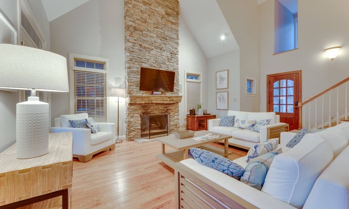 Sherrills Ford House | Waterfront Sherrills Ford Home w/Pool & Boat Dock
