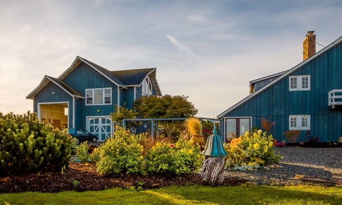 Sequim House | Waterfront Studio Private Guest Suite at Dungeness Barn House
