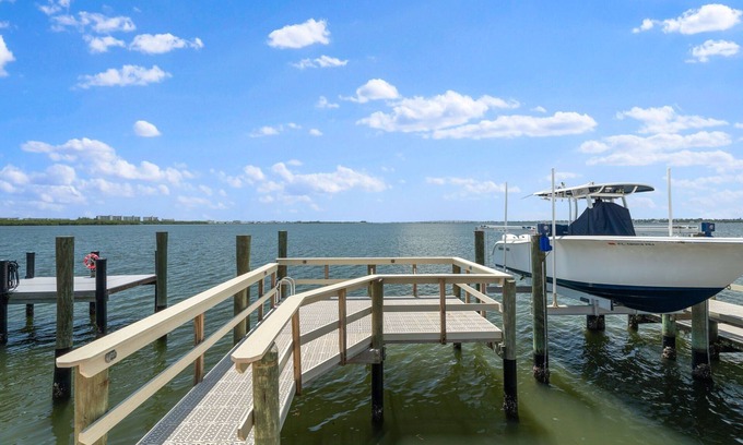 Nettles Island House | Waterfront Stunning 2 bed 2 bath riverfront beach home on Nettles Island