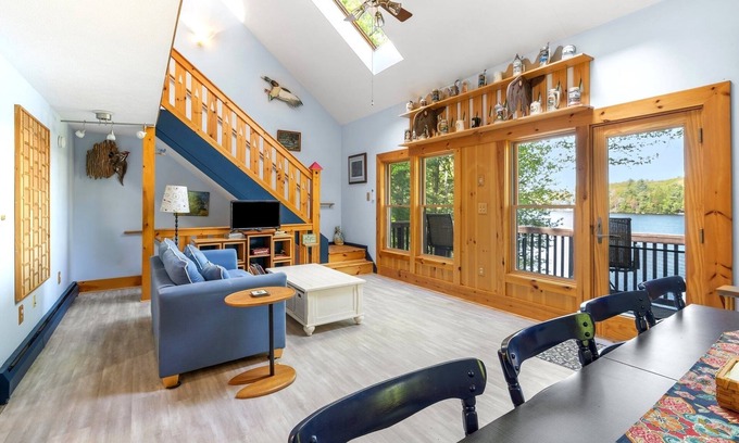 Lyman House | Waterfront w/Kayak's, SUP's and Ping Pong Table!