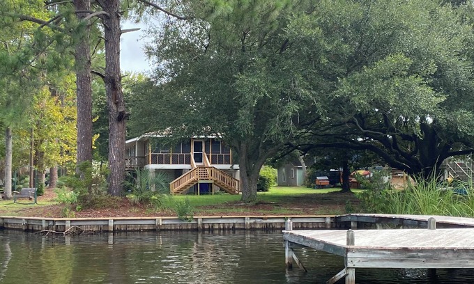 Summerton House | Waterfront with dock, less than 5 min to boat landing, gas, ABC and restaurant.