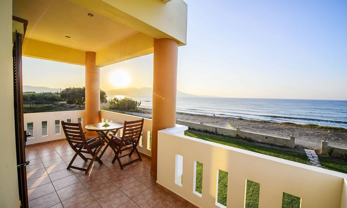 Nopigia Apartment | Waterfront with Extraordinary View, Thetis