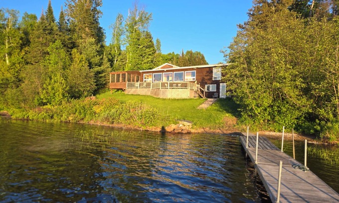 Cayamant House | Waterfront with Spa - Havre de l'Auror