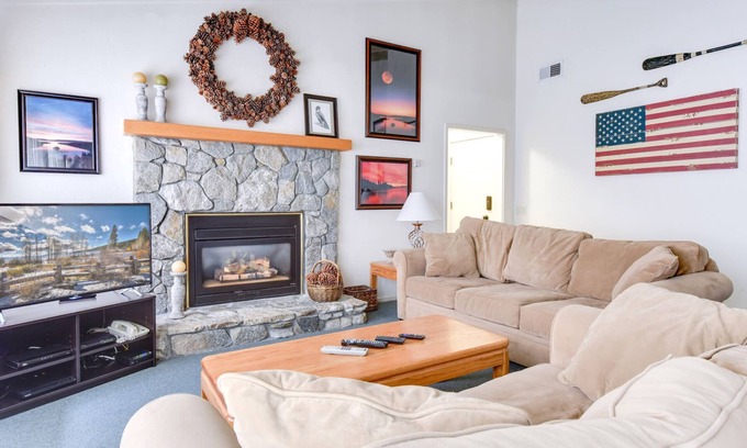 Tahoma Condo | Waters Edge Vista | HOA Pool & Pier Access