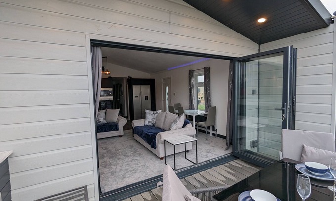 Mablethorpe Cabin | Waterside Lodge - Dog Friendly, Sutton on Sea