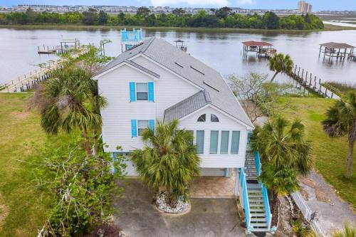 Ocean Isle Beach House | Waterway Escape in Ocean Isle Beach, NC