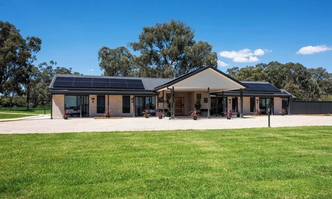 Central Mudgee House | Wattle and Gum Suite A Stylish Boutique style Stay