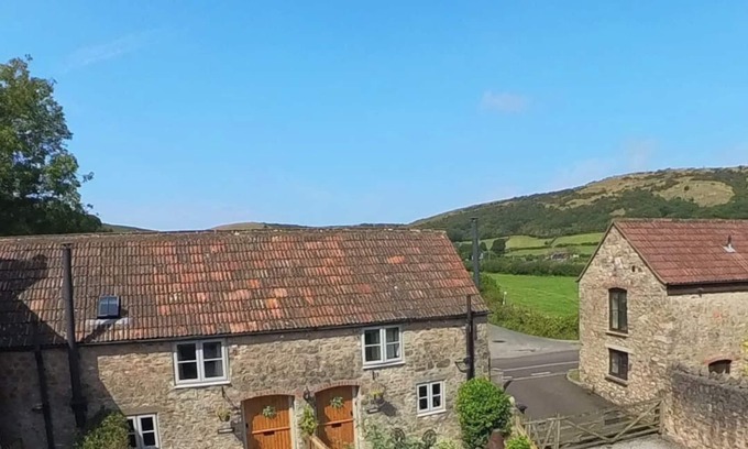 Axbridge Cottage | WAVERING, pet friendly, character holiday cottage in Axbridge