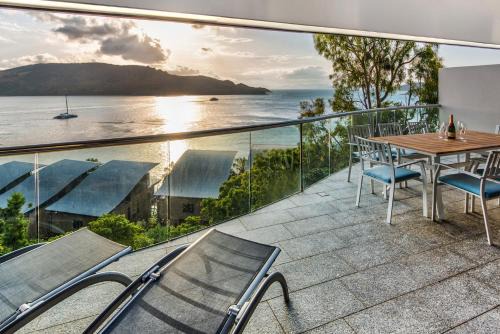 Hamilton Island House | Waves 5 Luxury 3 Bedroom Breathtaking Ocean Views Central Location