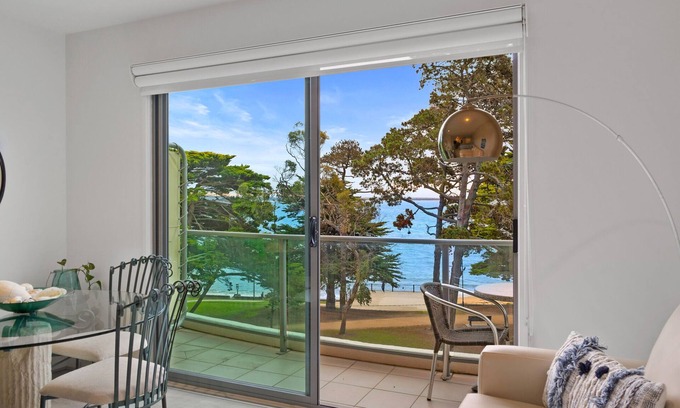 Cowes Apartment | Waves Beach frontage Studio Apartment with views in Cowes (lift access)