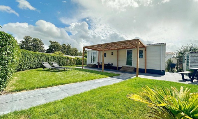 Sint Maarten House | We would like to invite you to this brand new chalet for a wonderful beach holiday.