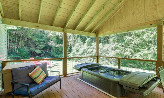 Weaverville Cottage | Weaverville Retreat w/ Private Hiking Trail!
