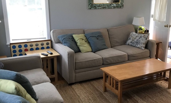 West Tisbury House | Weekday Arrivals Summer 2022
