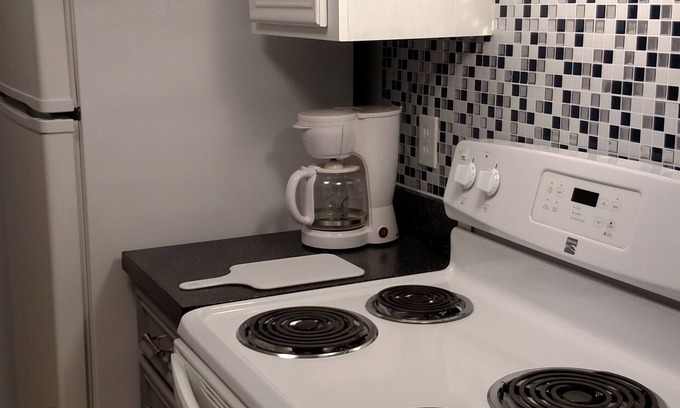 Oconomowoc Condo | Weekly and Monthly Rentals Available! 1 Bedroom/1 Bath Unit!