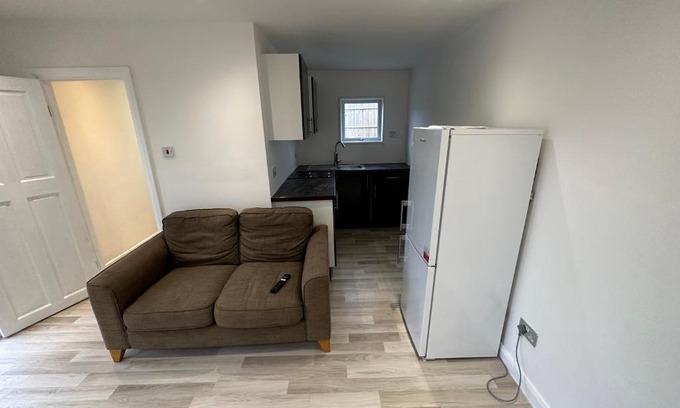 Cranleigh Apartment | Weeping Willows Annex Lodge