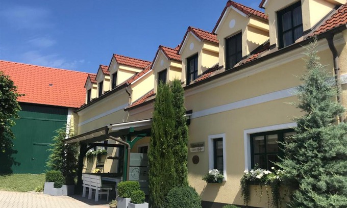 Goettlesbrunn-Arbesthal Bed & Breakfast | Weingut & Gästezimmer Edelmann