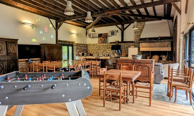 Fretigney-et-Velloreille Cottage | Welcoming lodge perfect for hikers with pets allowed