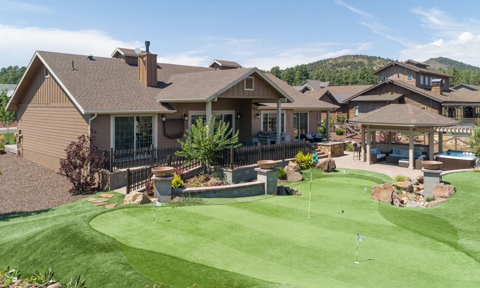 Williams House | Welcome Getaway! 4 bedroom house complete with your own putting green!