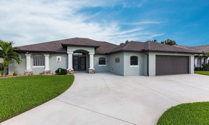 White Marsh House | Welcome Home to Your Sunset Retreat in Beautiful Rotonda West!
