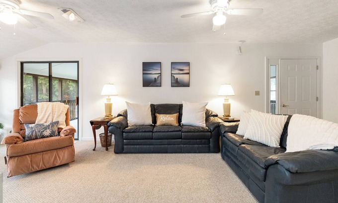 Bronston Condo | Welcome to A Glimpse of the Lake – Your Ideal Lakeside Retreat