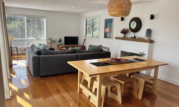 Coles Bay Apartment | Welcome to The Coles Bay Shack, centrally located in beautiful Coles Bay.