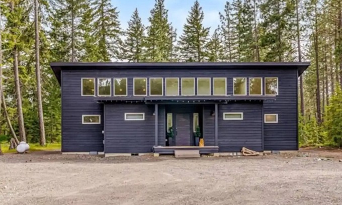 Ronald Cabin | WELCOME TO CHATEAU TAMARACK Private+Backs up to Suncadia+Pets OK+HotTub