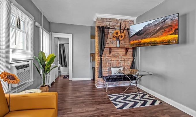 Allentown Apartment | WELCOME to ELMWOOD Ave. A KING BED, Near EVERYTHING!