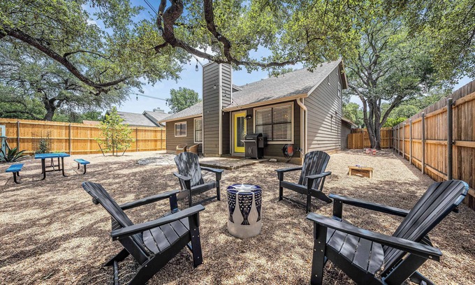 Milwood House | Welcome to Hollow Oak Place–A North Austin Retreat