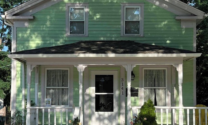 Dexter House | Welcome to our charming 1850's cottage-style home - Frances House