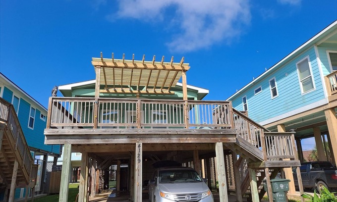 Galveston House | Welcome to our small cozy beach house. A nice place for a small family.