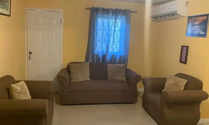 Old Harbour House | Welcome to our villa, enjoy the local vibes, AC, WIFI, hot water, cable.n