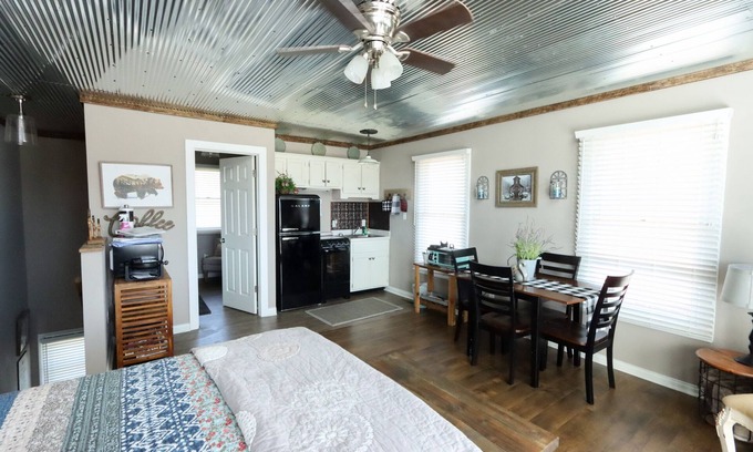 Sloans Valley Apartment | Welcome to “Rustic Suite” – Your Charming Retreat at Lake Cumberland