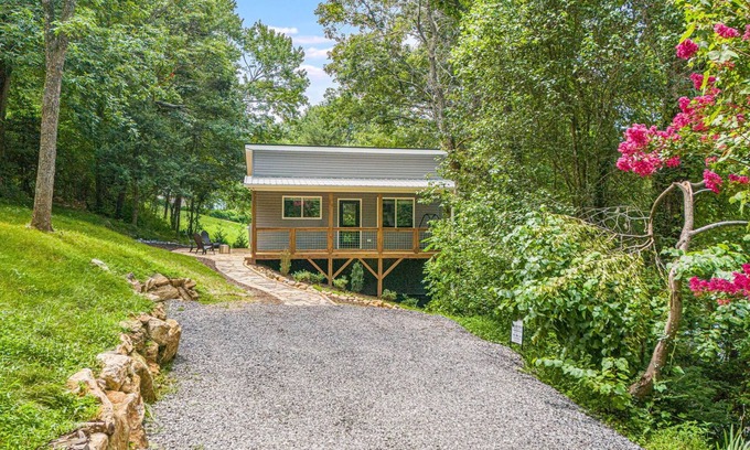 Asheville Cottage | Welcome to the Blue Ridge Treehouse