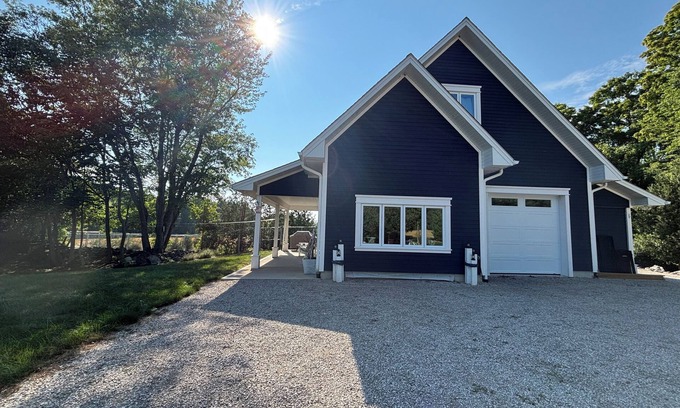 Georgian Bluffs House | Welcome to the Lake House