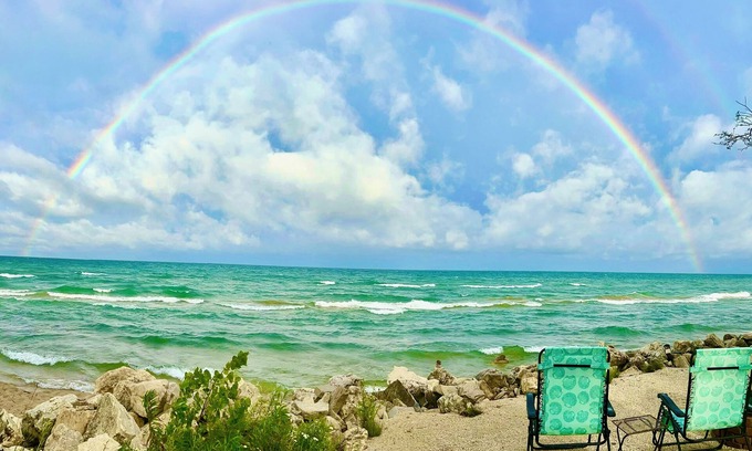 Hingham House | Welcome to the "Lake Cottage" where lake Michigan waves are calling