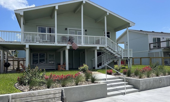 City-by-the Sea House | Welcome to The Lazy Bay | Canal Front Home with Boat Dock