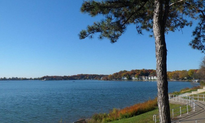 Twin Lakes Villa | Welcome to the modern decor cottage! Walk to Beach, Boat Rental, Huge Deck