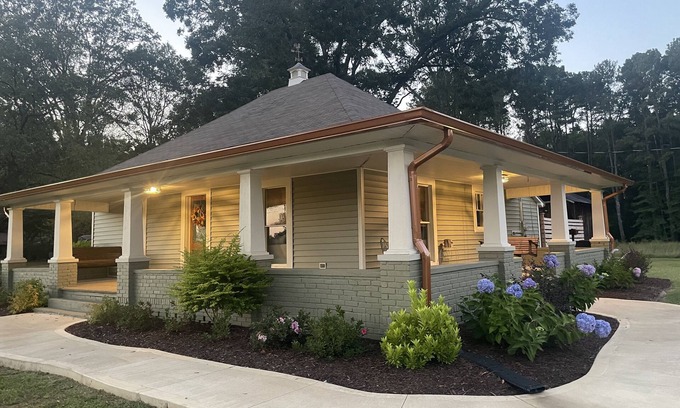 Corinth House | Welcome to The SouthernnnA warm retreat that you will not want to leave.