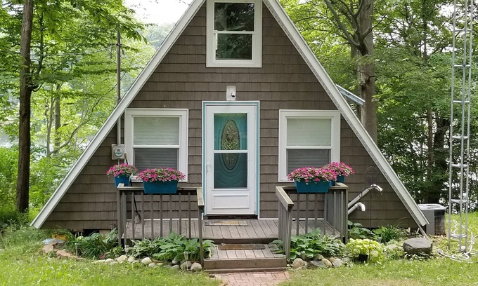 Delton House | Welcome to The Wren House on Wilkinson lake!