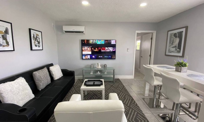 Fort Lauderdale Apartment | Welcome to this stylish and spacious luxury suite