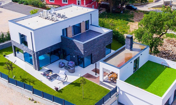 Dugopolje House | Welcome to this vacation home that leaves nothing to be desired for a vacation with friends or famil