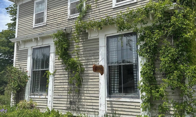 St. Martins House | Welcome to Victorian by the baynBuilt in 1830 the oldest home in the village