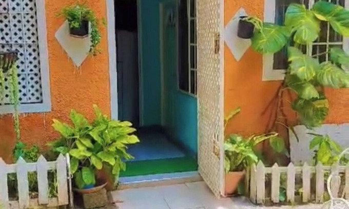 Irish Town Cottage | Welcome to Whispering Waters Nature Cottage. Just 15 minutes away from Kingston
