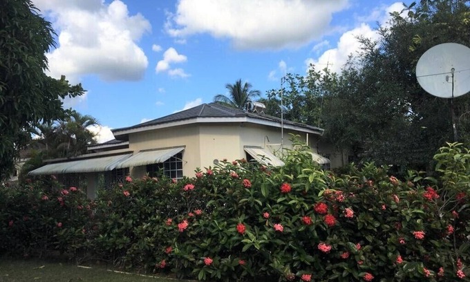 Lacovia House | Welcome To Your Peaceful Getaway Near The Beach & Mountainside