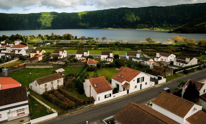 Sete Cidades House | WelcomeBuddy - Casa dos Pais - Garden & Lake I