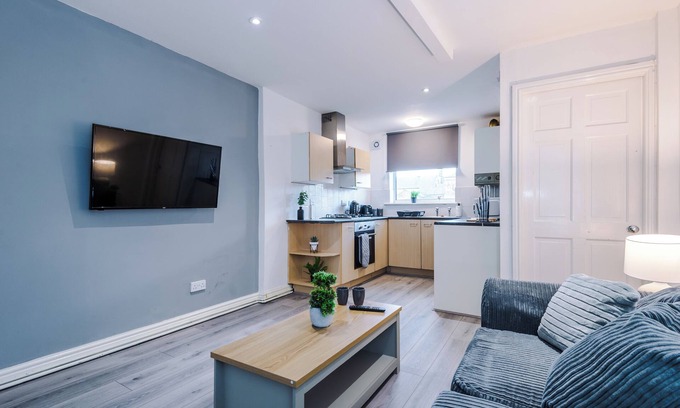 Warrington Apartment | Welcoming 1-bedroom apartment in Warrington with WiFi