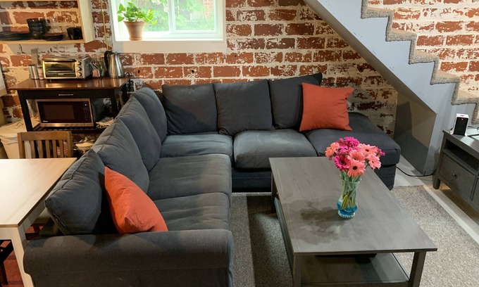 Silver Spring House | Welcoming and light ground floor studio short walk to dwnt Silver Spring & metro